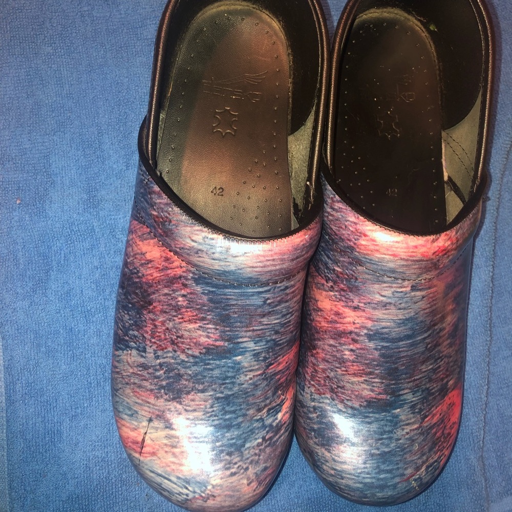 Stylish Women's Clogs in Pink and Blue